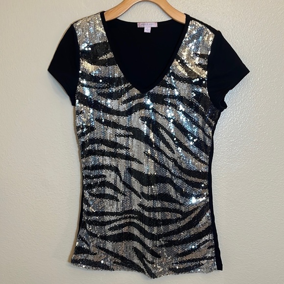 Romeo & Juliet Couture Sequin Short Sleeve V Neck Shirt - Picture 1 of 13
